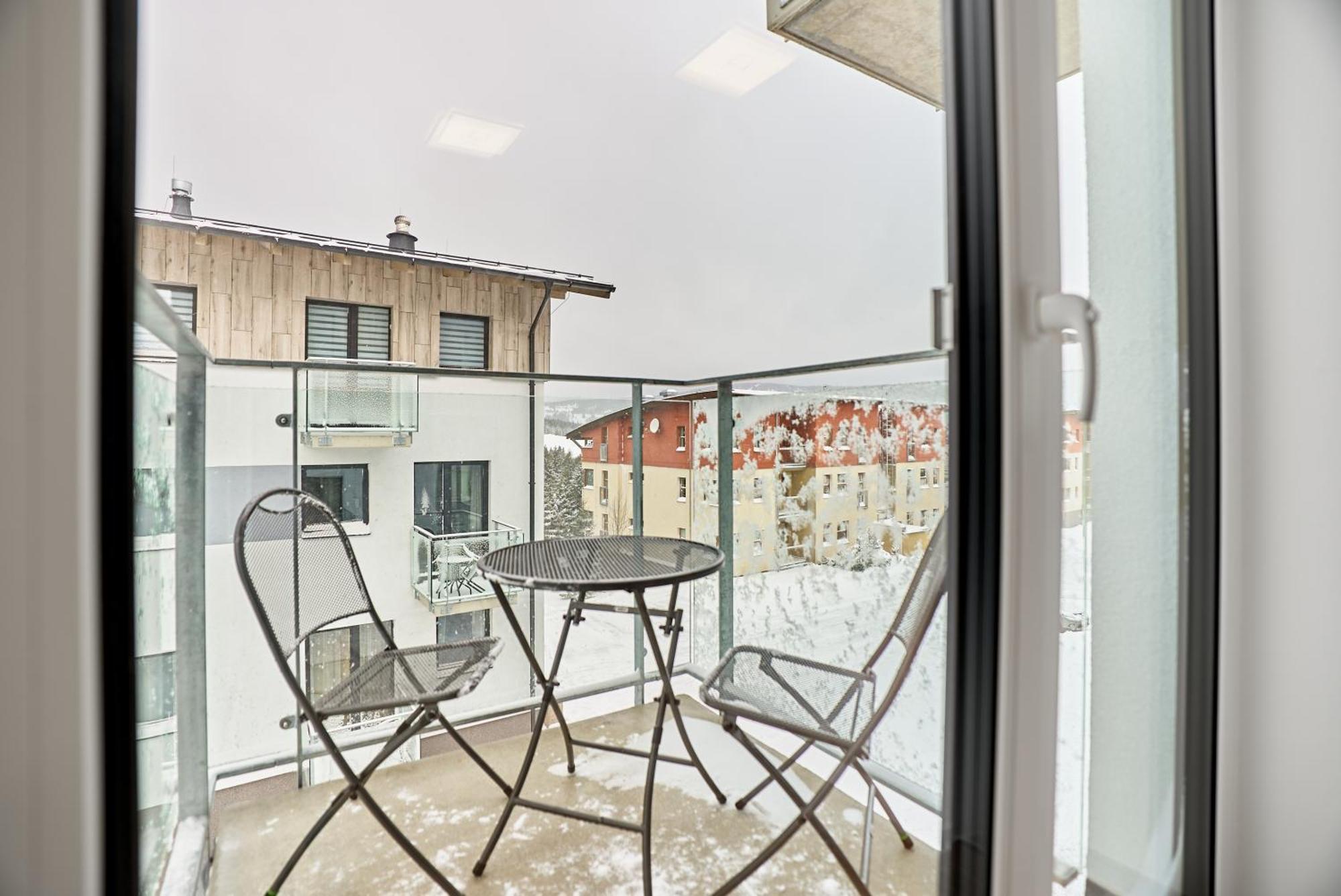Moderně zařízený apartmán s garážovým stáním Loucná pod Klínovcem Exterior foto